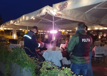 Clienții teraselor verificați pentru certificatul de vaccinare