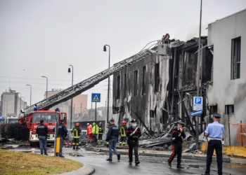 Un avion privat românesc s-a prăbușit într-o clădire din Milano
