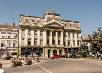 Emoții pentru mii de studenți și profesori de la Universitatea Aurel Vlaicu din Arad. Începe noul an universitar