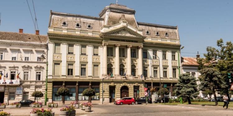 Emoții pentru mii de studenți și profesori de la Universitatea Aurel Vlaicu din Arad. Începe noul an universitar