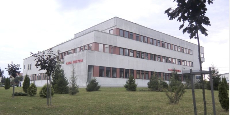 Alertă de incendiu la Casa Austria după ce s-a simțit un miros de plastic ars