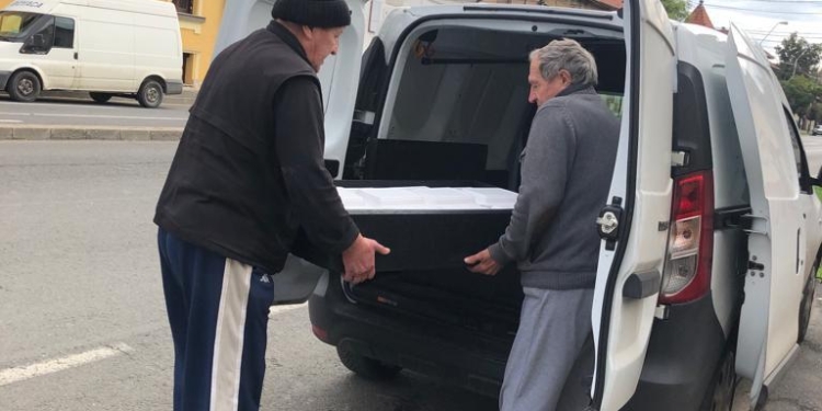 O masă caldă pentru oameni nevoiași! Rotary Cetate Timișoara vine în sprijinul a zeci de oameni ai străzii