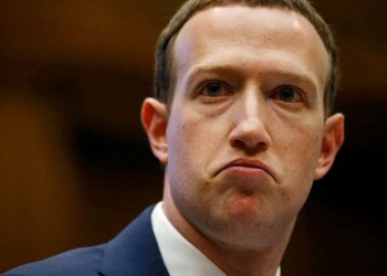 Reţelele sociale operate de compania lui Mark Zuckerberg au întâmpinat probleme cu o zi înainte de audierea unei foste angajate Facebook în Congresul american
