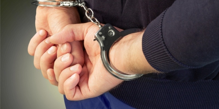 Tânăr din Timișoara prins de polițiști, după ce a furat dintr-o locuință 4.500 de euro