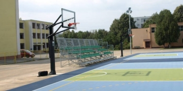 Elevii din Timișoara ar putea merge să facă sport pe terenurile din curțile școlilor, după program