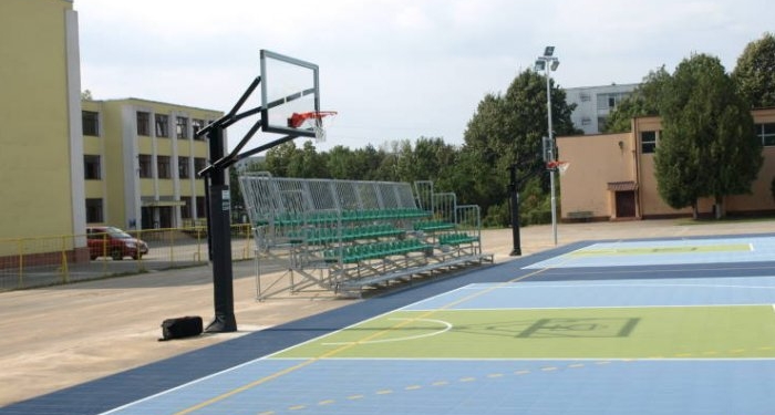 Elevii din Timișoara ar putea merge să facă sport pe terenurile din curțile școlilor, după program