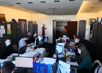 Studenții de la Universitatea „Aurel Vlaicu” se implică în lupta anti-COVID-19