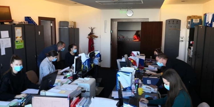 Studenții de la Universitatea „Aurel Vlaicu” se implică în lupta anti-COVID-19