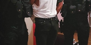 Tatăl vitreg al fetiței ucise și incendiate în Arad a fost reținut pentru 24 de ore. Mama fetiței și ceilalți doi copii sunt acum în grija statului