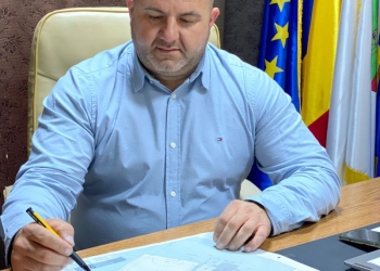 Localitatea Stamora Germană va avea teren sintetic de sport