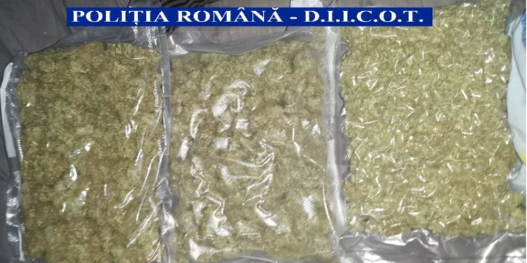 Tânăr prins când voia să vândă cocaină și Ecstasy