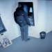 VIDEO Un bărbat este căutat de poliție după ce a furat bani dintr-un bancomat. Poliția face apel la populație pentru identificarea suspectului