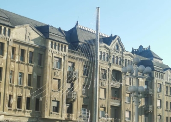 Bradul de Crăciun din centrul Timișoarei nu mai vine din Olanda. Se închiriază de la Reșița, cu 10 mii de euro!