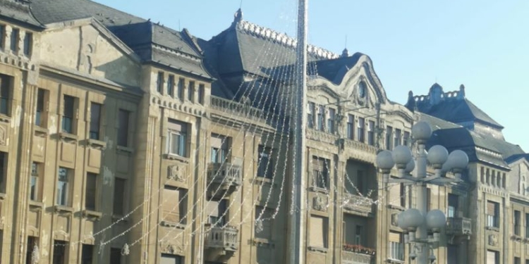 Bradul de Crăciun din centrul Timișoarei nu mai vine din Olanda. Se închiriază de la Reșița, cu 10 mii de euro!