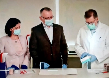 Alexandru Rafila și Sorin Cîmpeanu au realizat un ghid video despre modul de utilizare a testelor salivare pentru copii