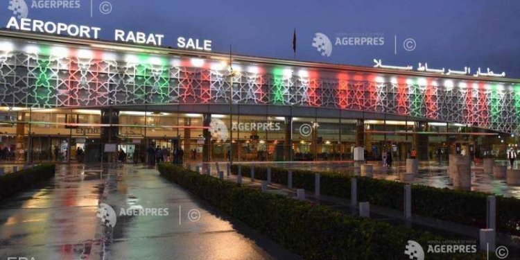 72 de turişti români, blocaţi în Maroc după suspendarea zborurilor din cauza noii variante de coronavirus, Omicron