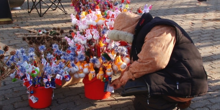 În Timișoara, vinzi bețe de Moș Nicolae doar dacă ai certificat verde