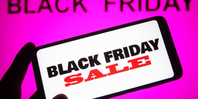 Încă 22 de magazine şi site-uri au fost amendate de ANPC pentru nereguli de Black Friday