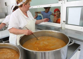 Cantina de ajutor social din Lugoj a fost desființată! Călin Dobra: „Primăria Lugoj lasă zeci de oameni aflați într-o situația grea, fără o masă caldă”