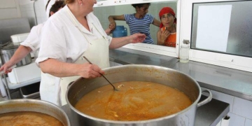 Cantina de ajutor social din Lugoj a fost desființată! Călin Dobra: „Primăria Lugoj lasă zeci de oameni aflați într-o situația grea, fără o masă caldă”