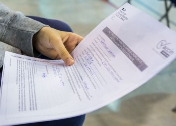 Percheziții la o rețea care se ocupa cu certificate false de vaccinare