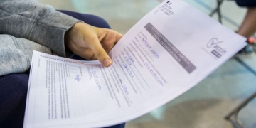 Percheziții la o rețea care se ocupa cu certificate false de vaccinare