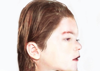 Anchetatorii au reconstituit chipul desfigurat al fetiței găsită moartă, într-un cartier din Arad