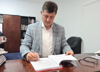 După lupte seculare, au fost semnate primele contracte cu tinerii din Timișoara care primesc terenuri de la primărie