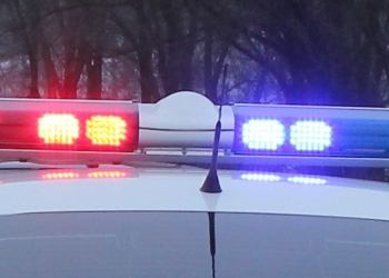 VIDEO 3 persoane au ajuns la spital după ce o mașină a intrat pe contrasens