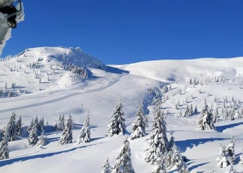 Imagini de poveste din vestul țării! Pe Muntele Mic s-a așternut un strat „zdravăn” de zăpadă