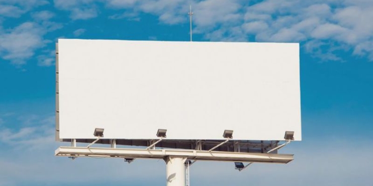 Amenzi de 610.000 de lei pentru panouri publicitare amplasate ilegal