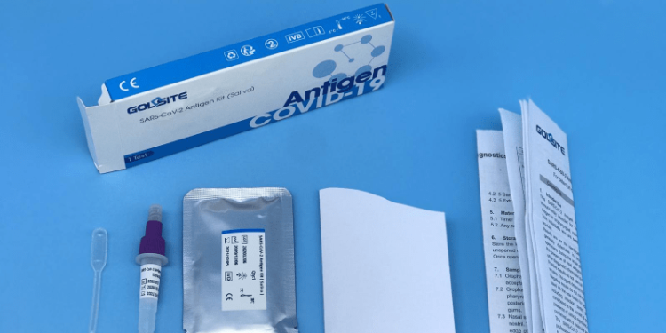 Testele de salivă pentru elevi vor fi disponibile din 21 noiembrie în școli. Elevii vor fi testați, gratuit, de două ori pe săptămână