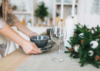 Pregătiri de sărbătoare: amenajarea zonei de luat masa