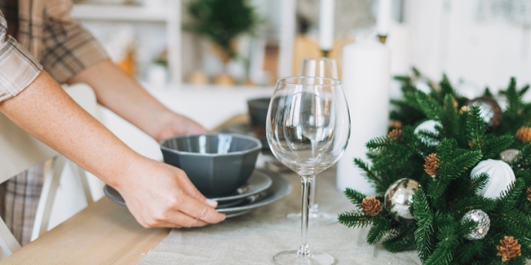 Pregătiri de sărbătoare: amenajarea zonei de luat masa