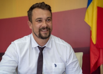 Primarul comunei Cărpiniș vă urează Sărbători Fericite!