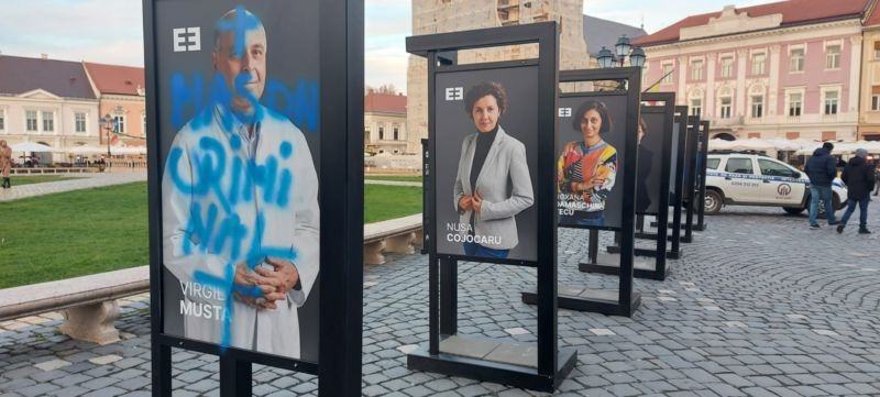 Fotografia unui medic din Timișoara a fost vandalizată. Aceasta face parte din cadrul unei campanii care are loc în Piața Unirii