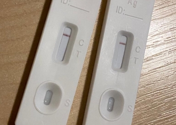 Elevii din Timiș testați de Covid acasă, de părinți