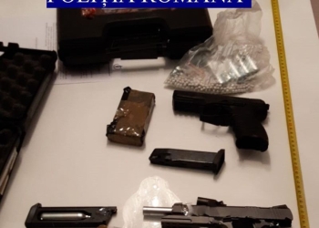 Arme cumpărate pe internet trimise cu curierul