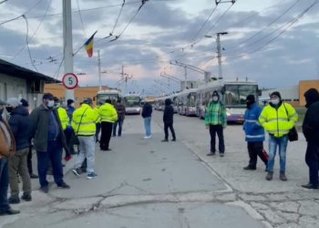 VIDEO Protest spontan al angajaților STPT! Nu au ce pune pe masă de Crăciun din cauză că nu și-au primit salariile
