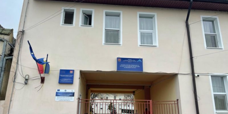 Bătrâneți mai ușoare pentru zeci de vârstnici din Timiș! Cons Electrificarea Instal și Rotary Cetate Timișoara le-au venit în sprijin