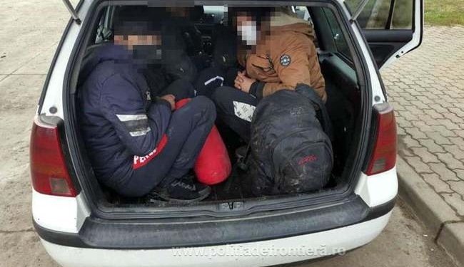 Un bărbat a fost prins de poliție în timp ce transporta șase afgani spre Timișoara
