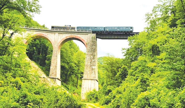 Cea mai veche cale ferată montană se închide în timpul săptămânii