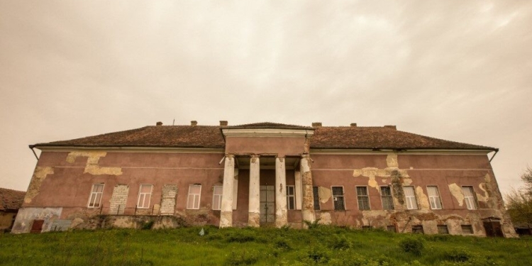 Una dintre cele mai vechi clădiri din Banat, mai aproape de reabilitare! Conacul Mocioni se transformă