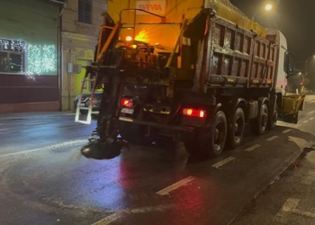 Adaptați viteza la condițiile de trafic! 500 de tone de material antiderapant răspândite în vestul țării