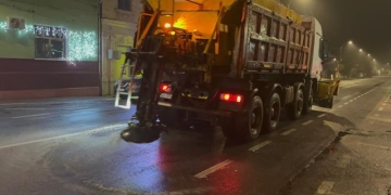 Adaptați viteza la condițiile de trafic! 500 de tone de material antiderapant răspândite în vestul țării