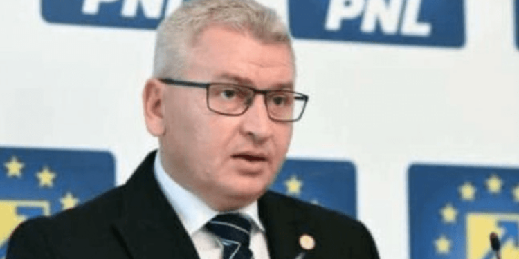Ministru pentru mai puțin de o lună! Florin Roman a demisionat din funcția de la Cercetare și Digitalizare