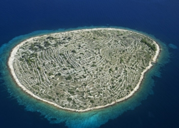 VIDEO Află povestea fascinantă a insulei croate care arată ca o amprentă digitală