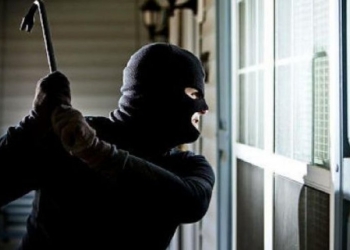 Jaf în noaptea de Crăciun. Hoții au furat 50.000 de euro și bijuterii din aur