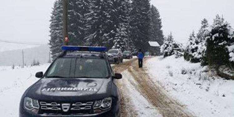Turiști amendați de jandarmii montani pentru că s-au plimbat cu ATV-ul pe trasee montane