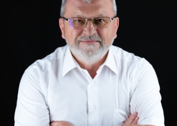 Primar din Timiș, în rolul lui Bruce Willis din „Greu de ucis”! Petru Roman revine în funcția de primar al orașului Deta